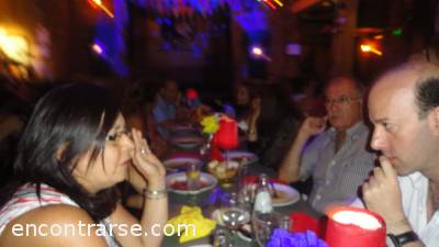 9987 19 HOLA AMIGOS DE ENCONTRARSE: EN NUESTRO DEBUT COMO ORGANIZADORES, OSCARR Y YO LES PROPONEMOS UN PROGRAMA COMPLETO: TRAGOS, CENA, BAILE Y SHOW EN VIVO E