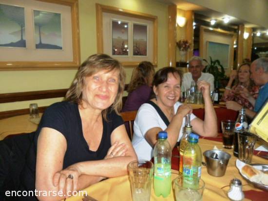 12902 16 CENA EN EL RESTAURANTE LA JUNTA DESPUES DE LA NOCHE DE LOS MUSEOS -LA JONES