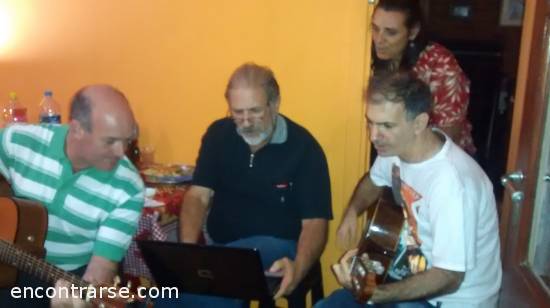 Encuentros Grupales (14/03/2015) :   Guitarreada ambulante...esta vez, en lo de Ana