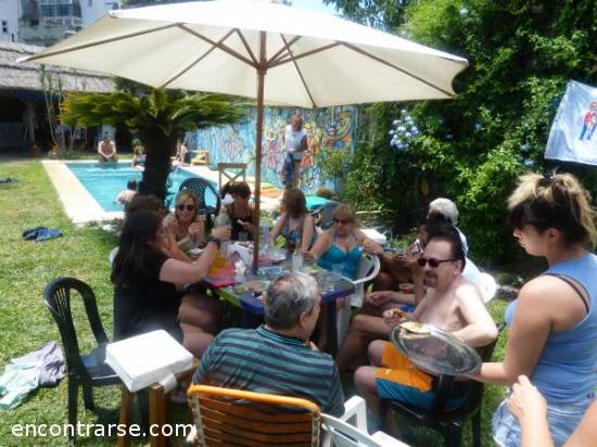 Encuentros Grupales (11/12/2016) :   Comida, pileta, amigos y brindis para cerrar el año . 