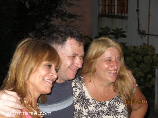 15757 27 EMPEZAMOS EL AÑO CON TODO FESTEJANDO DOS CUMPLES DE DOS PERSONAS MUY QUERIDAS SIL_VANA Y FABIANA...Y DESDE YA BAILANDO A FULL..NOS ACOMPAÑAN....