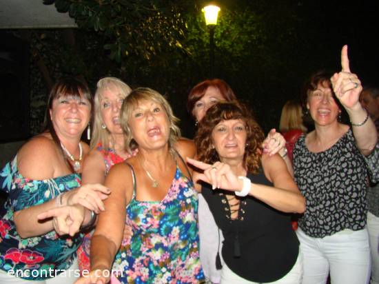 15757 56 EMPEZAMOS EL AÑO CON TODO FESTEJANDO DOS CUMPLES DE DOS PERSONAS MUY QUERIDAS SIL_VANA Y FABIANA...Y DESDE YA BAILANDO A FULL..NOS ACOMPAÑAN....