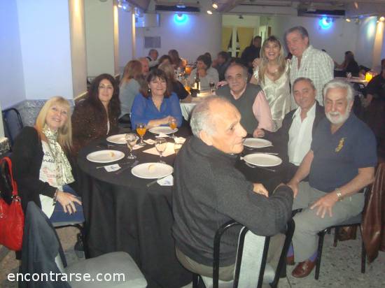 Encuentros Grupales (26/08/2017) :   TE INVITO A PASAR UNA NOCHE CON JUEGOS GRUPALES Y MUCHO BAILE