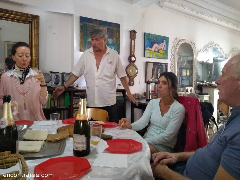 18363 2 Como ver danza , ciclo audiovisual .  7 .º  encuentro , almuerzo , y pasamos la tarde juntos con mateada o bebidas frescas en la terraza .