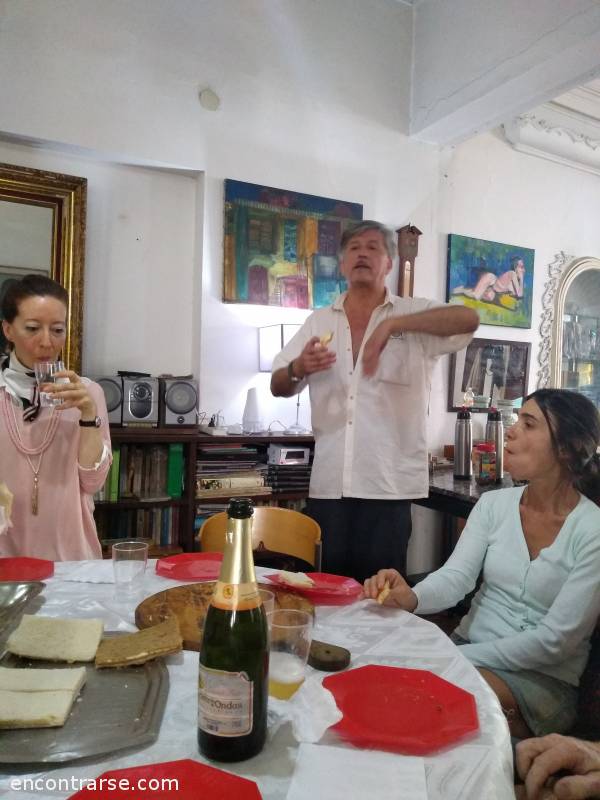 18363 3 Como ver danza , ciclo audiovisual .  7 .º  encuentro , almuerzo , y pasamos la tarde juntos con mateada o bebidas frescas en la terraza .