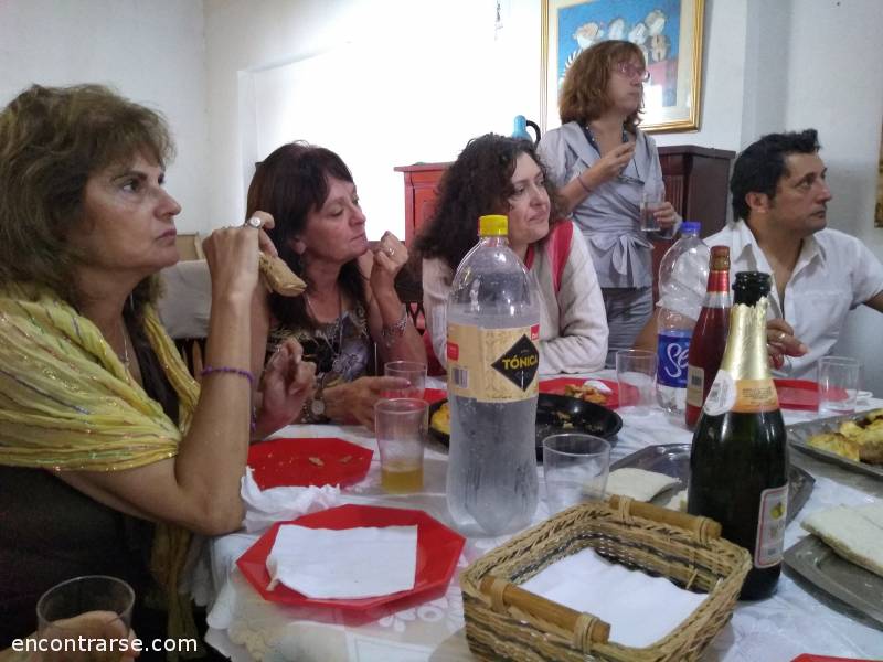 18363 4 Como ver danza , ciclo audiovisual .  7 .º  encuentro , almuerzo , y pasamos la tarde juntos con mateada o bebidas frescas en la terraza .