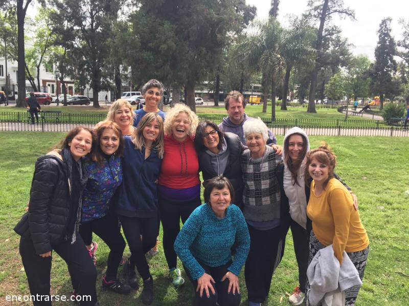 Encuentros Grupales (14/10/2019) :   Yoga y mateada en la plaza Arenales 