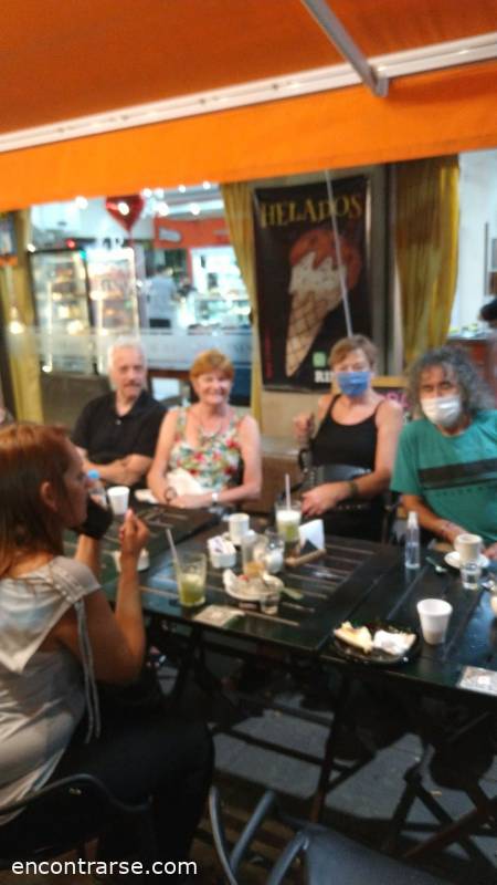 Encuentro 22313 : Café de Caballito quincenal en un lunes tranquilitos tope de 20 en vereda y 10 arriba en el salon