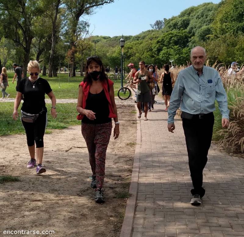 23052 4 VAMOS A PALERMO A CAMINAR DOMINGOS A LA MAÑANA EN GRUPO 