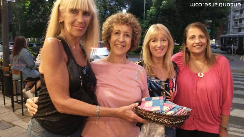 25444 42 EN EL DÍA DE LA MUJER NOS JUNTAMOS A TOMAR UN CAFÉ