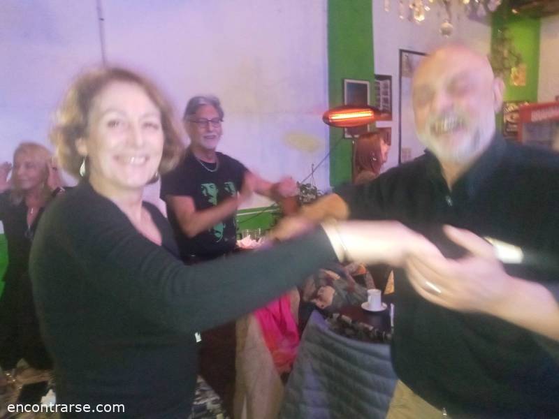 Encuentros Grupales (11/06/2022) :   ME ACOMPAÑAS A ESCUCHAR UN SHOW Y BAILAR EN LA CASA DEL ARBOL SAN TELMO?????