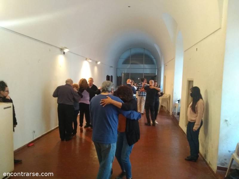 Encuentros Grupales (27/08/2022) :   ASI SE BAILA EL TANGO       VENI A  APRENDER A BAILAR   Y DIVERTIRTE