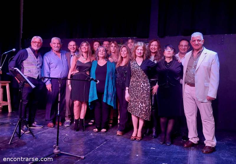 26923 12 ACOMPAÑANOS EN  LA MUESTRA  DE FIN DE AÑO  DEL TALLER DE CANTO 