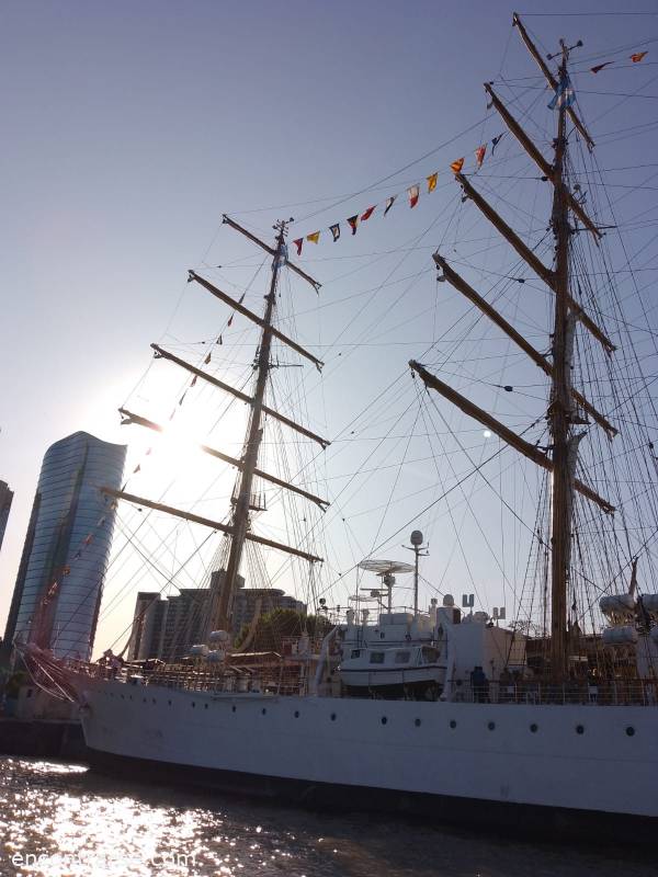 27253 19 TE GUSTARIA NAVEGAR EN UNA GOLETA?