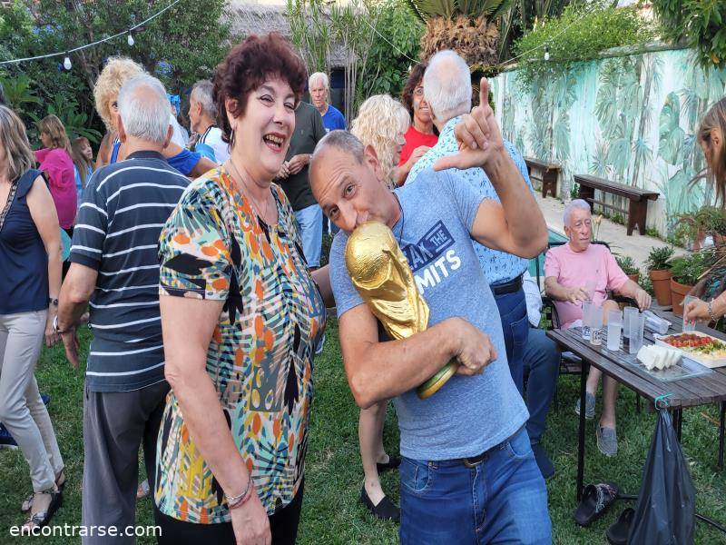27389 15 Fiesta de Fin de Año en casa de Encontrarse !!! 