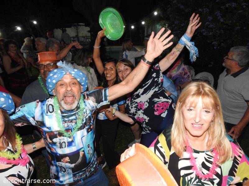 27389 37 Fiesta de Fin de Año en casa de Encontrarse !!! 