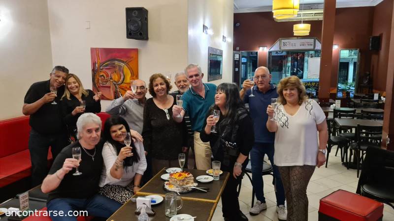 Encuentro 27554 : DRUNCH Y BAILE EN ALMAGRO - THE ROZZ PUB