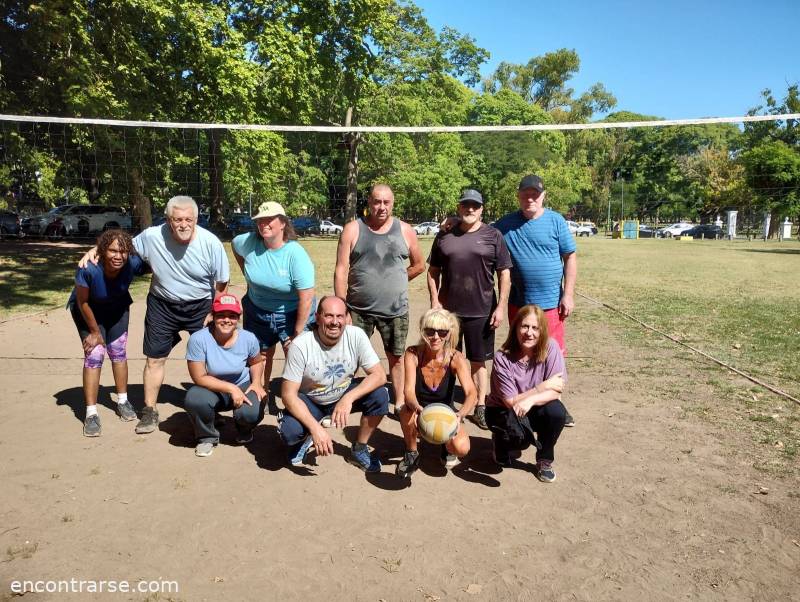 Encuentros Grupales (08/01/2023) :   Juguemos al voley recreativo