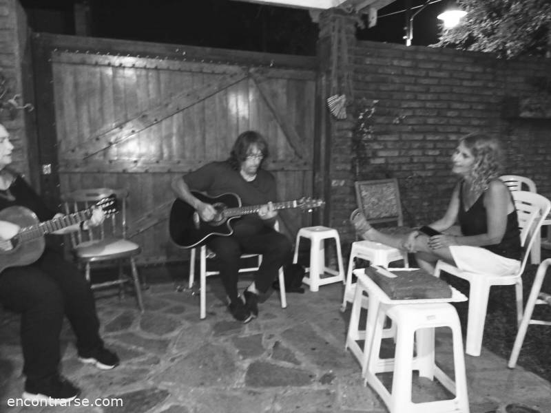 27955 11 COMIDA Y GUITARREADA EN LO DE MAJO