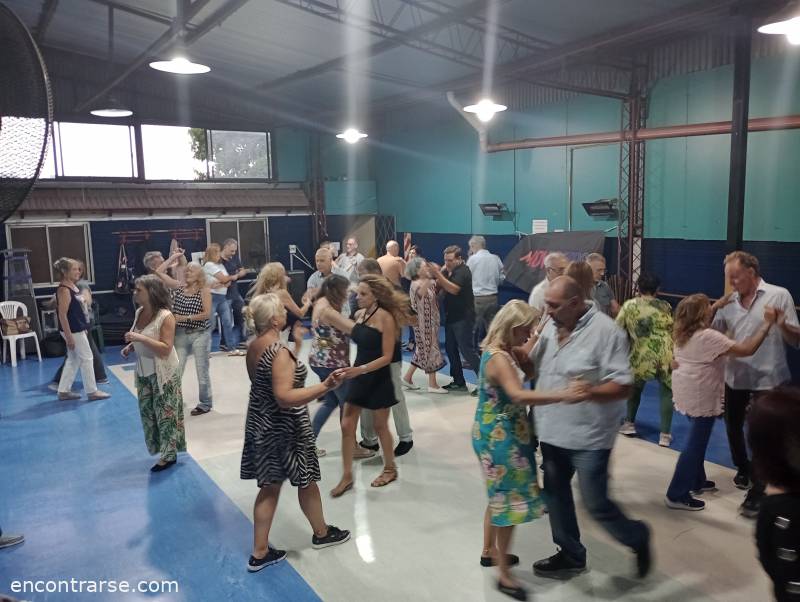 28008 2 INICIAMOS EL 2023 EN ALMAGRO CON AMERICANO , ROCK Y PACHANGA !