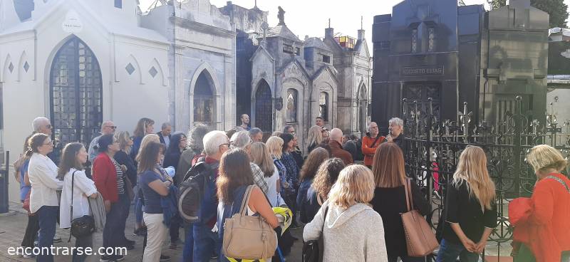 Encuentros Grupales (22/04/2023) :   Recoleta Historias de Amor mitos y fantasmas.-