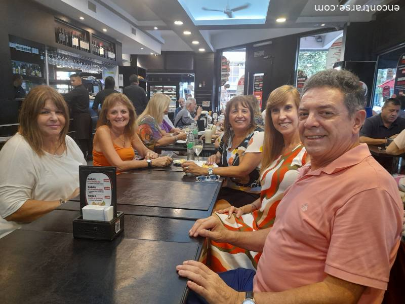 28173 3 EN EL DÍA DE LA MUJER NOS JUNTAMOS A TOMAR UN CAFÉ