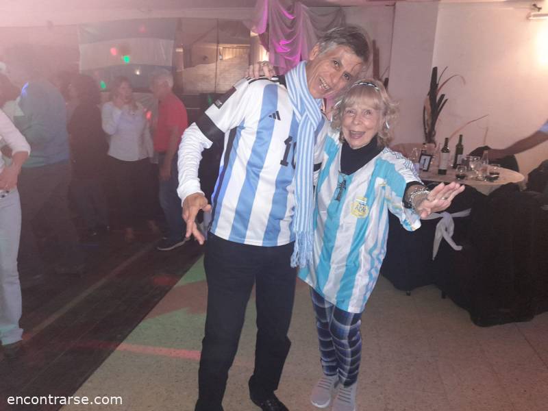 28619 14 FIESTA CON TODOS VESTIDOS DE CELESTE Y BLANCO ! ! !