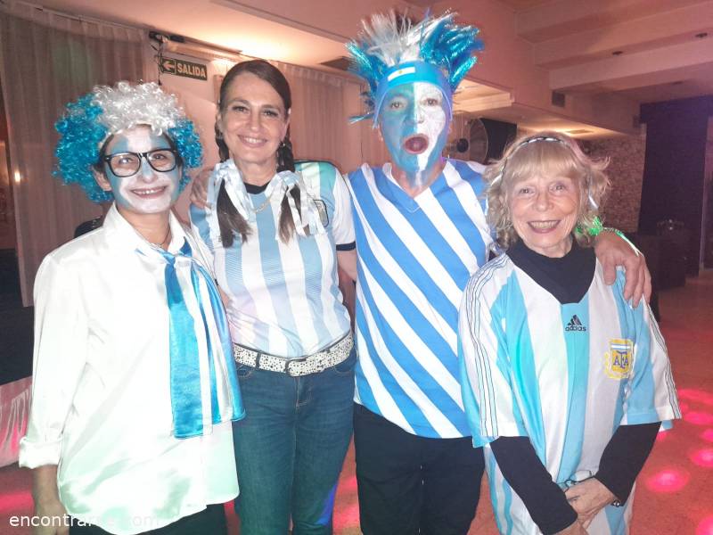 28619 15 FIESTA CON TODOS VESTIDOS DE CELESTE Y BLANCO ! ! !