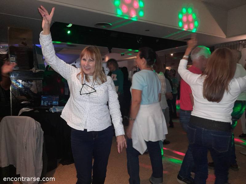 28619 19 FIESTA CON TODOS VESTIDOS DE CELESTE Y BLANCO ! ! !