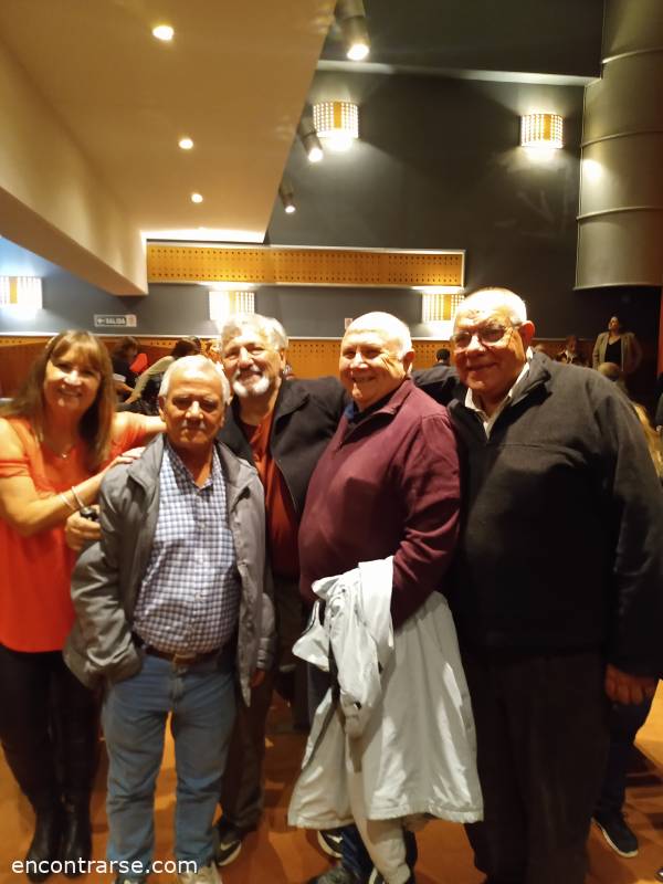 Encuentros Grupales (05/05/2023) :   CONCIERTO EN VIVO, GRATIS de un grupo de nuestra recordada juventud, nada más y nada menos que...SAFARI - CRIS MANZANO