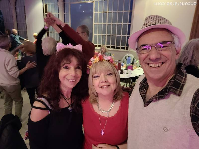 Encuentro 31808 : FIESTA DE LOCAS CABECITAS EN VILLA URQUIZA !