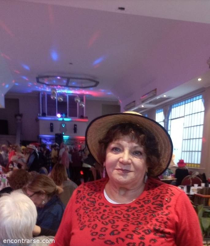 Encuentro 31808 : FIESTA DE LOCAS CABECITAS EN VILLA URQUIZA !