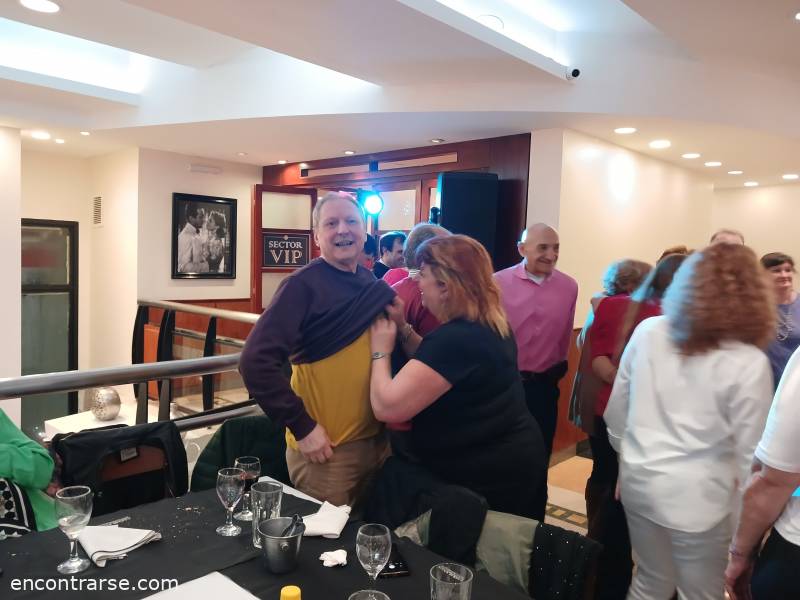 Encuentro 32057 : ESTAMOS DE FESTEJO: CUMPLEAÑOS CON CENA SHOW