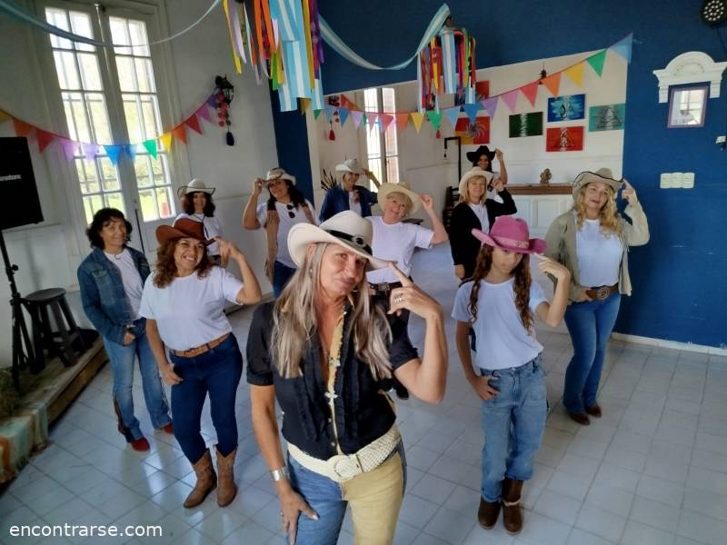Encuentro 33785 : EN LAS FLORES SE BAILA COUNTRY