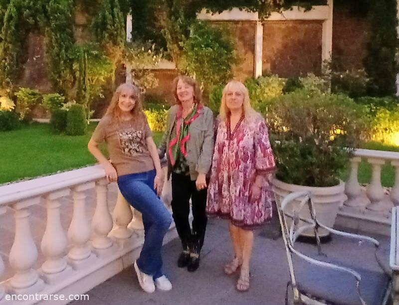Encuentro 36125 : Atardecer en los Jardines del Hotel Emperador