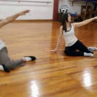 Encuentro 25254 : DANZA CONTEMPORÁNEA . 