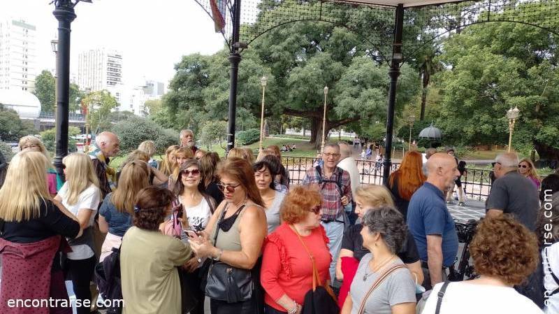 Encuentro : Barrio Chino y Barrancas de Belgrano soleado y paseando 