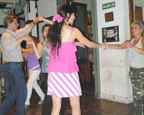 2887 6 VENI a Av. BOEDO 830 * QUE BAILANDO CON LAS CLASES de DANIELA SEGUIMOS APRENDIENDO y MEJORANDO SALSA , ROCK y AMERICANO!