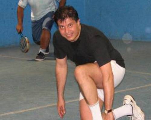 Esta es la Gran Maradona, entra con las zapatillas desbrochadas para que lo enfoqueny cobrar la propaganda. :Encuentro Grupal Tercer tiempo y festejos cumpleañeros del PADDLE NUESTRO