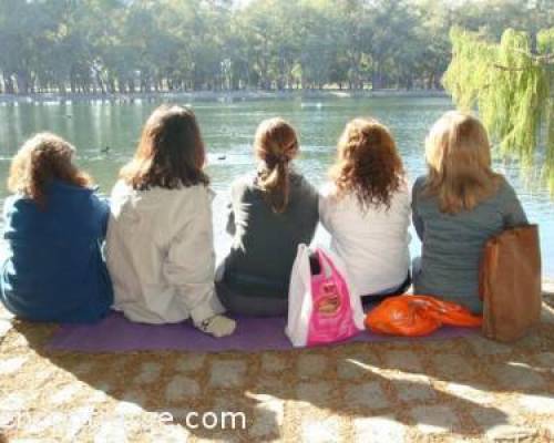 3643 18 las chicas en palermo mirando el lago