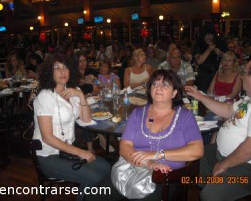 ¡¡ UN BABERO PARA LADY, POR AQUÍ!!jajajajaj :Encuentro Grupal PARA QUE LOS SOLOS/AS PODAMOS FESTEJAR EL DIA DE LOS ENAMORADOS, NOS VAMOS AL PARQUE DE LA CERVECERIA