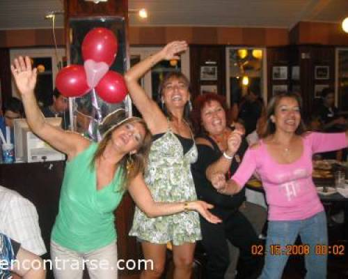 Hermosas.. se bailaron todo :Encuentro Grupal PARA QUE LOS SOLOS/AS PODAMOS FESTEJAR EL DIA DE LOS ENAMORADOS, NOS VAMOS AL PARQUE DE LA CERVECERIA