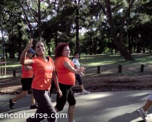 ¡Felicitaciones a las caminadoras y corredoras! Se las ve preciosas y disfrutando. :Encuentro Grupal AGUANTEMOS A LAS CHICAS 