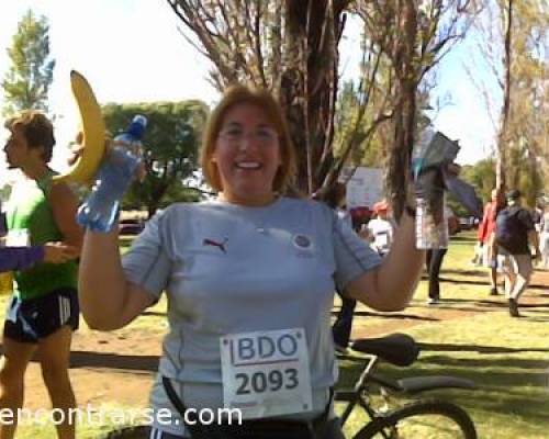 Que conste que no pienso hacer ningun tipo de relación entre tu sonrisa y el adminículo (cuac) amarillo que tenés en la mano derecha.... :Encuentro Grupal DESAFIATE A VOS MISMO..... VOS PODES!!!!! MARATON UCEMA 3 Y 8 k