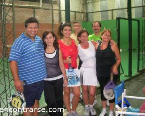 ¡QUÉ LINDA FOTO!!!! :Encuentro Grupal VISTE BICHI PADDLE LOS VIERNES , QUE LINDO NO? , DONDE ? EN EL COLISEO DE OLIVOS