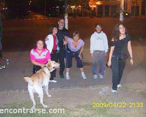 Alguien se olvidó el bastón :Encuentro Grupal CAMINAMOS… En Parque Centenario