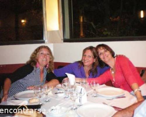 QUE TRIO!!! MABE, MARY, BEA :Encuentro Grupal VOLVEMOS A JUGAR AL BOWLING O AL POOL? DALE VENITE A ACATRAZ A JUGAR Y DIVERTIRTE