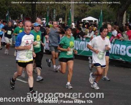 Si no hice mejor tiempo fue por culpa del fotógrafo que me hizo repetir la escena 8 veces!!! :Encuentro Grupal NACE EL ENCONTRARSE RUNNING TEAM (10K y 3K FIESTAS MAYAS)