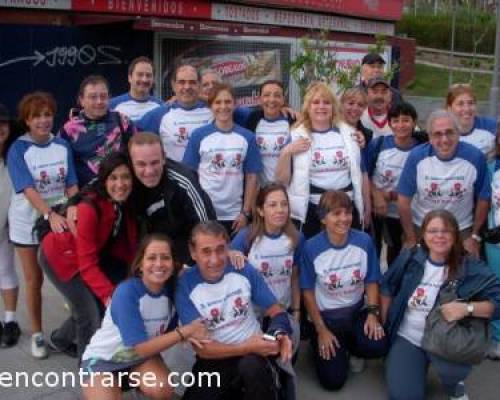 Qué buena foto grupal...la previa a la largada !!! :Encuentro Grupal NACE EL ENCONTRARSE RUNNING TEAM (10K y 3K FIESTAS MAYAS)