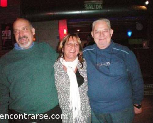 BEA, AMADEO Y MIGUEL, LOS 3 CAMPEONES DE LA NOCHE :Encuentro Grupal VAMOS A JUGAR AL BOWLING Y/O AL POOL EL SABADO A LA NOCHE? DALE, VENITE Y DESPUES NOS VAMOS A CENAR